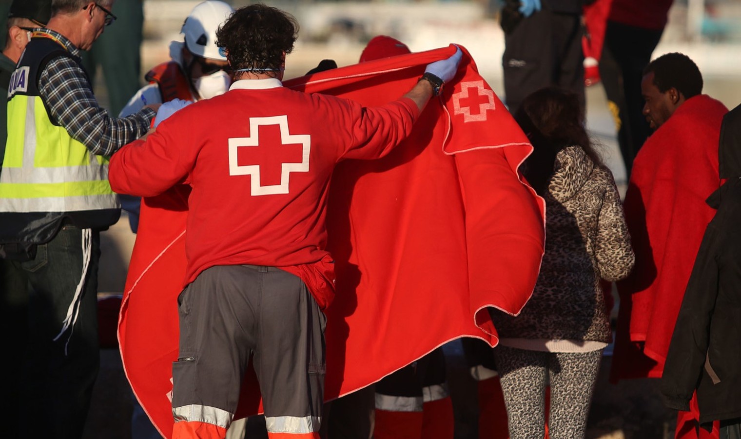 Trasladan A 27 Menores De Canarias Por Orden Judicial Mientras El Sistema De Acogida Sigue Colapsado Con 5.000
